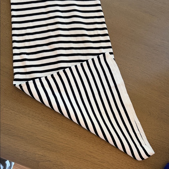 ALC Striped Black and White Knit Midi Dress with Contrast Collar (M) - Picture 4 of 5